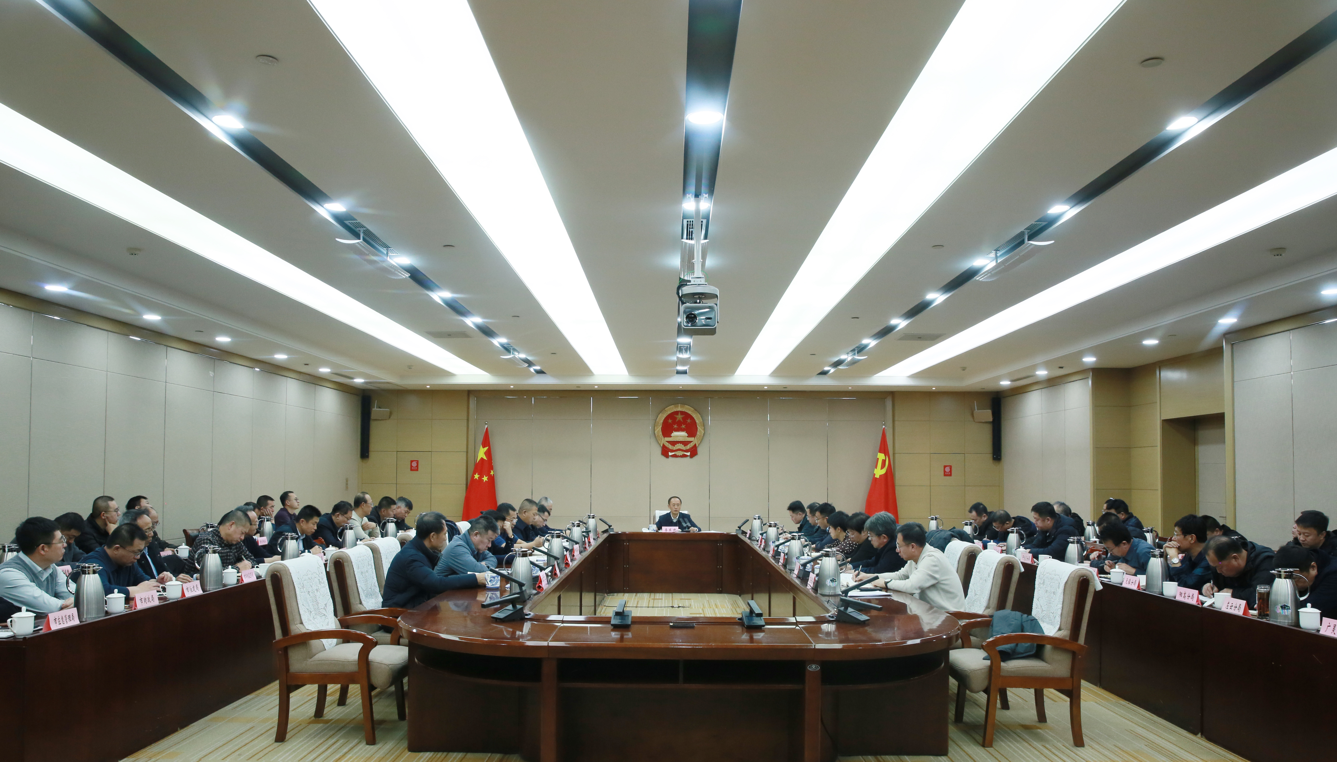 全市秋冬季大气污染防治攻坚推进会召开