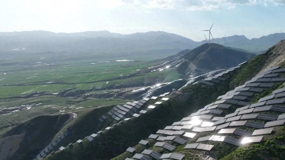 广灵县的秦能科技超级能源综合体算力园区新能源发电基地