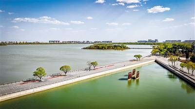 蓝天白云间书写亮丽“生态答卷”